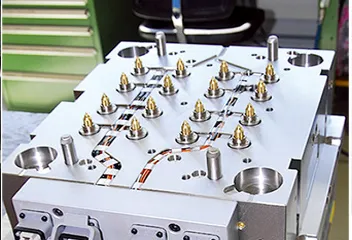 Moule de préforme pour animaux de compagnie à canaux chauds à 32 cavités